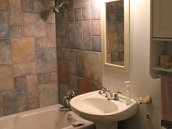 2nd image of 1401 N Parkridge Dr