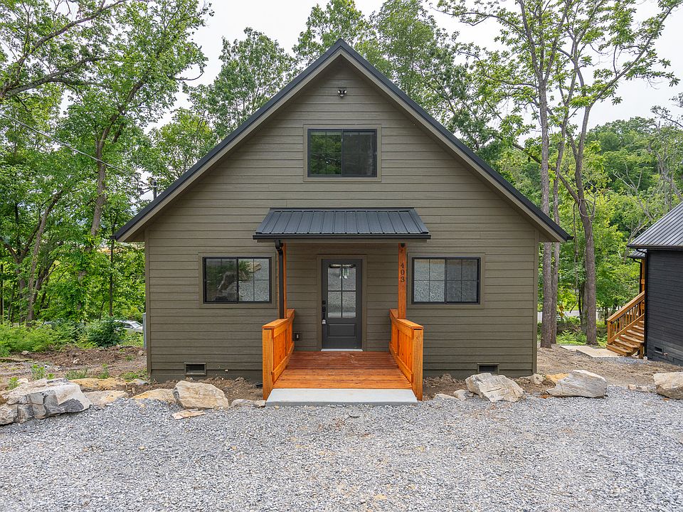 1st image of 403 Crescent Dr