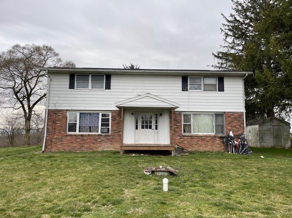 6285 Dresden Rd #B, Zanesville, OH 43701