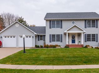 2915 Provence Ln, Muscatine, IA 52761