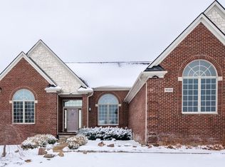 9048 Emerson Dr, Saline, MI