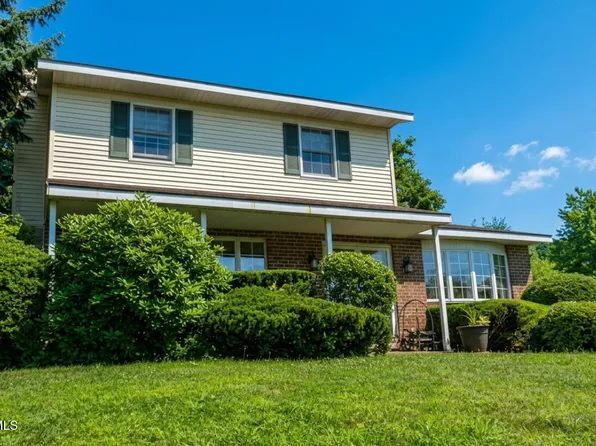 15 Rice Mountain Place, Troy, NY 12182
