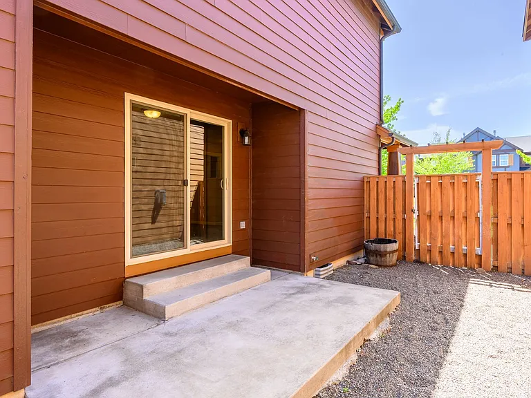 20468 Brentwood Ave — Photo 35