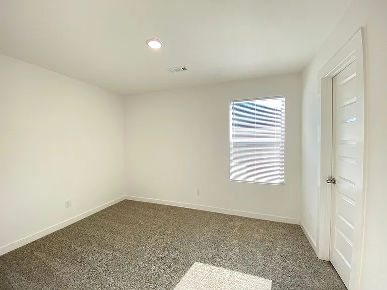 8408 Oxford Valley Dr — Photo 3