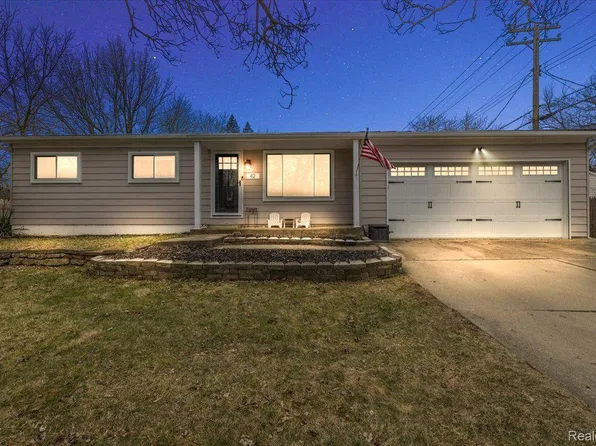 42 S Avery Rd, Waterford, MI 48328