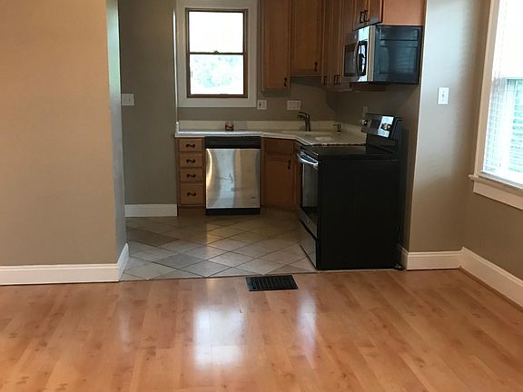 3rd image of 352 E Mills Ave