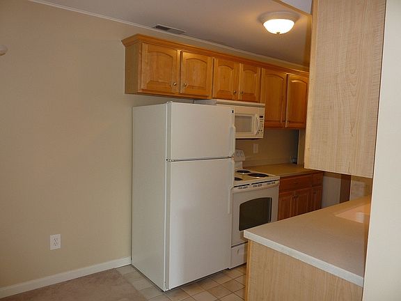 5th image of 2633 Thornbrier Ct #4-B