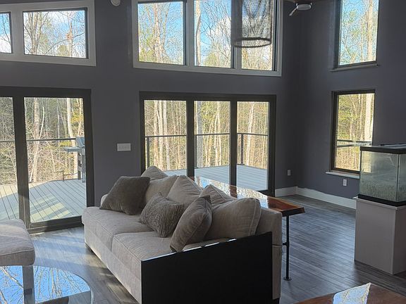 2nd image of 623 Richardson Rd