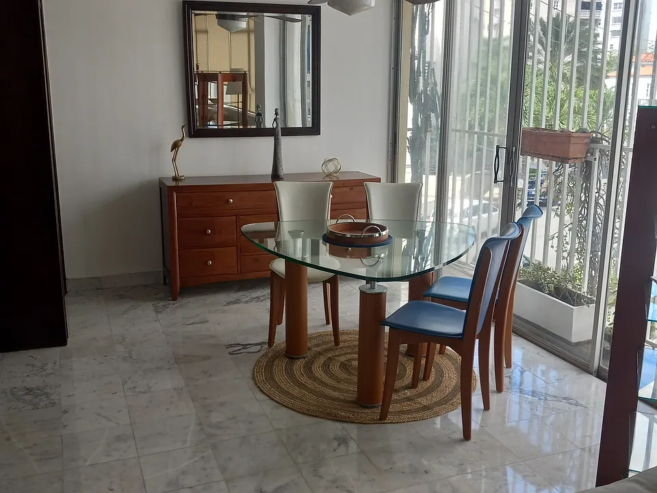 Dining area with balcony doors
Looking out to Santiago Iglesias Street
