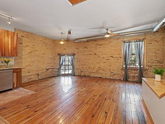 3rd image of 1549 N Western Ave #6B