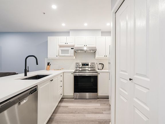 5th image of 214 11th St #315