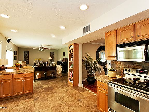 3rd image of 1539 W Townley Ave