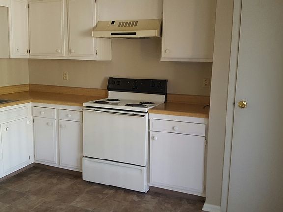 5th image of 713 W 101st Ter