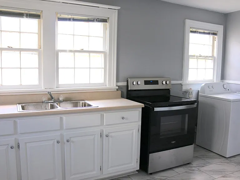 210 W Poplar St #B — Photo 7