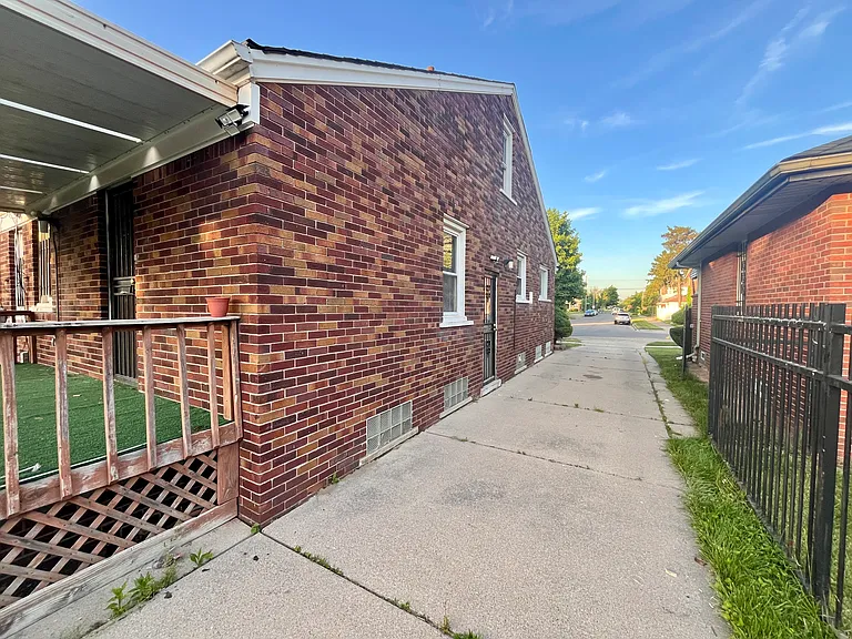 9297 Hartwell St — Photo 33