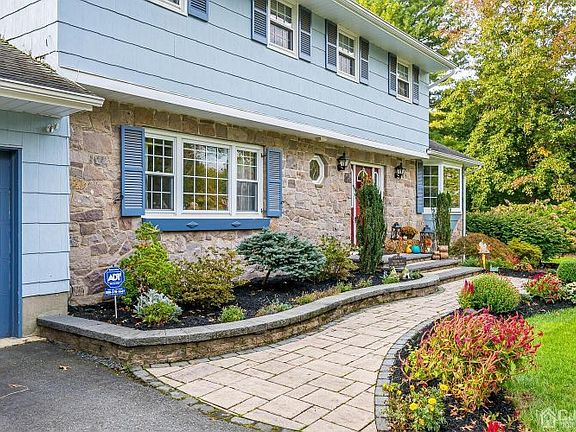 3rd image of 95 Tall Oaks Dr