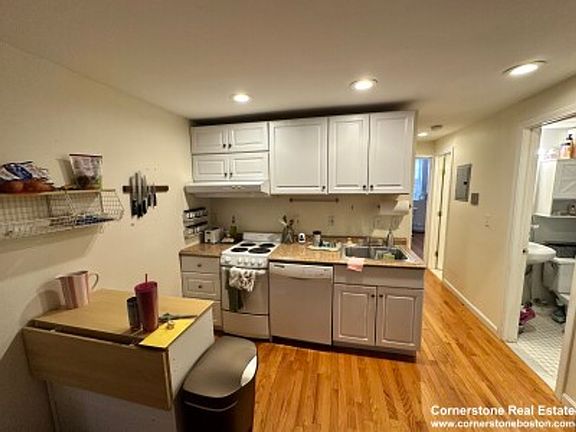 2nd image of 28 Phillips St #M