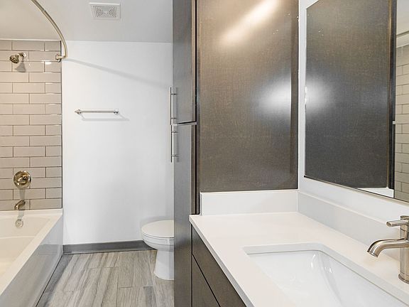 5th image of 1809 E Franklin St #6201