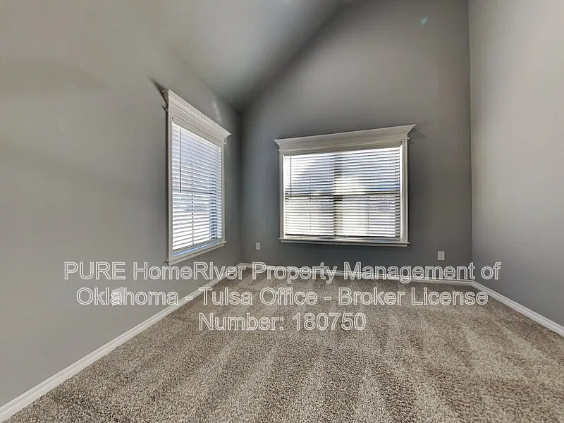 2 bed, 1.0 bath, 1200 sqft, $1,595 — Photo 2