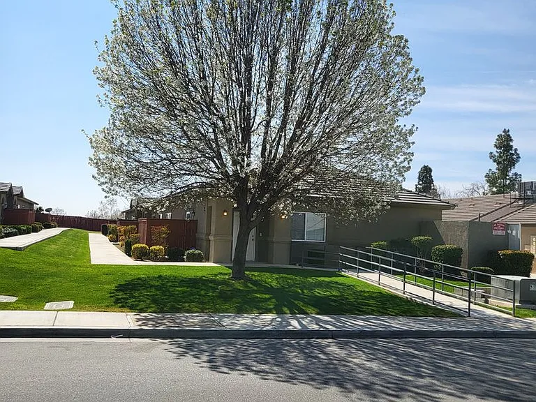 717 Meadow Grove Ct #D — Photo 2