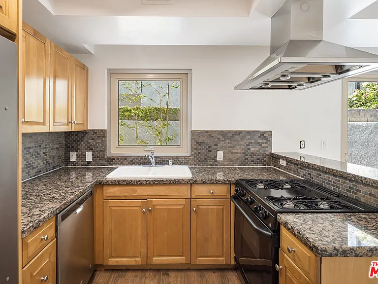 823 N Martel Ave #2 — Photo 7