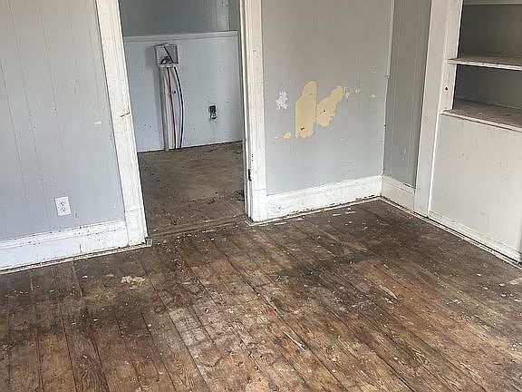3rd image of 905 S 14th St
