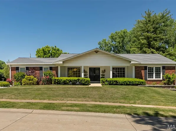 329 Portico Ct, Chesterfield, MO 63017