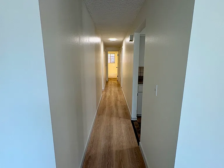102-104 W Cora Ave #102 — Photo 7