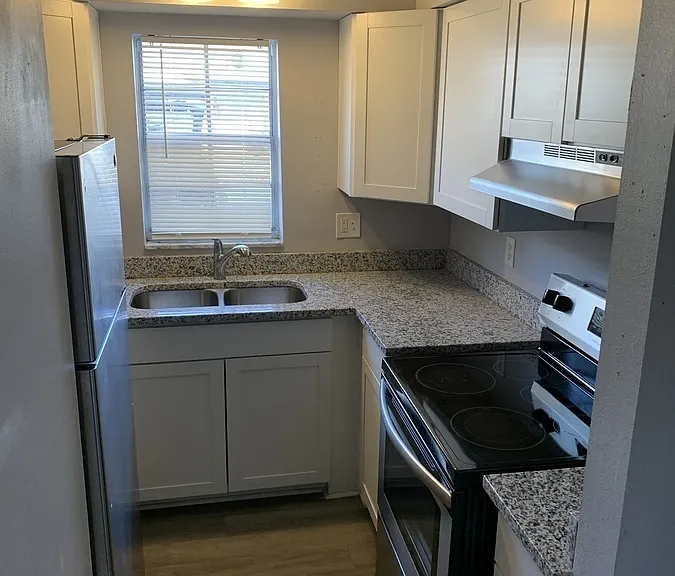 111 SW Madison Cir N #106 — Photo 2
