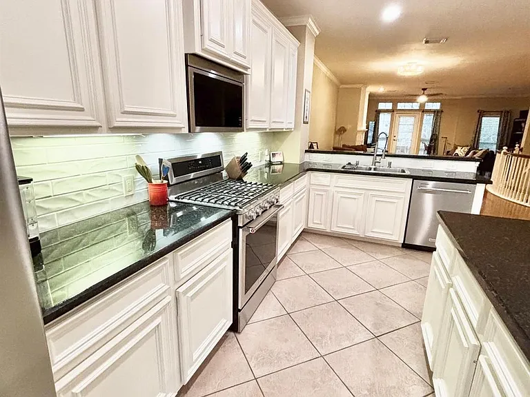1310 W Webster St — Photo 17