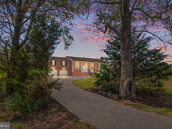3rd image of 28 Henry Sealar Ln
