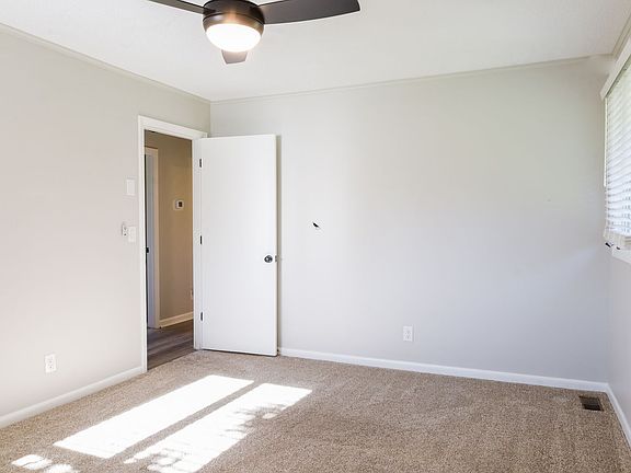4th image of 1010 Shamrock Dr