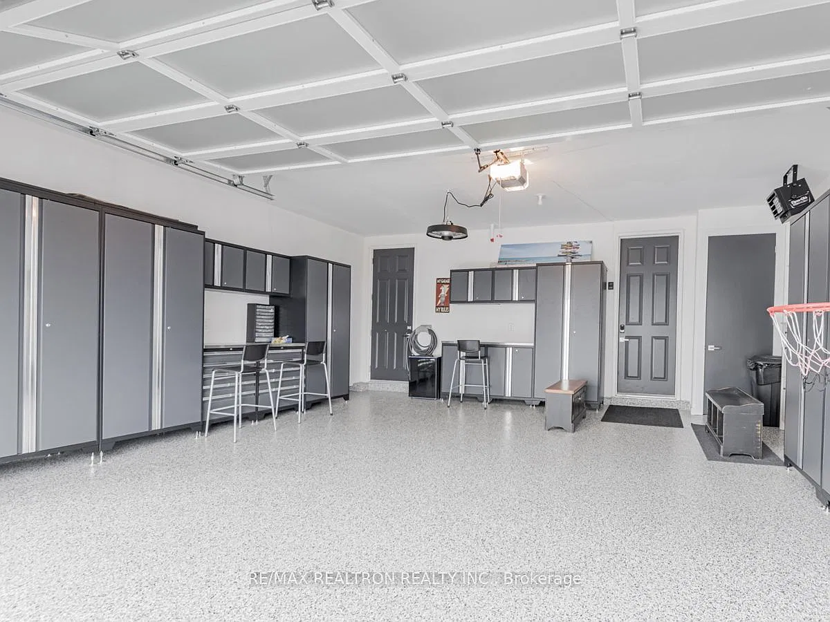 4 bed, $5,000 — Photo 2
