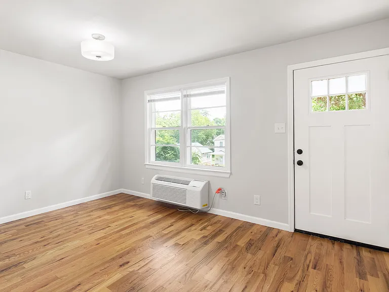 1009 N Buchanan Blvd #L — Photo 6