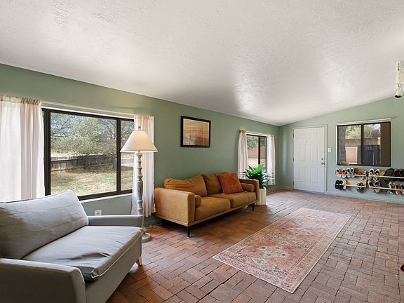 2nd image of 2502 Cactus Ln