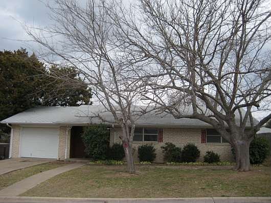 2nd image of 207 N Avenue V