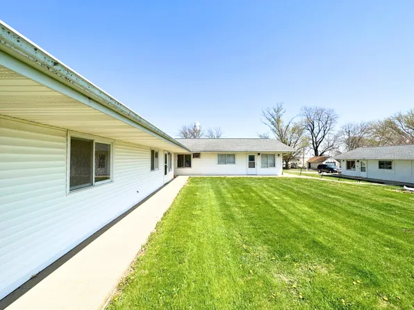 104 1st St #1, Onslow, IA 52321