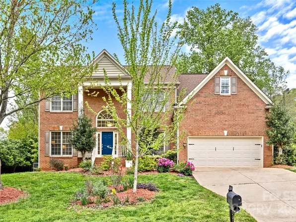3820 Providence Plantation Ln, Charlotte, NC 28270
