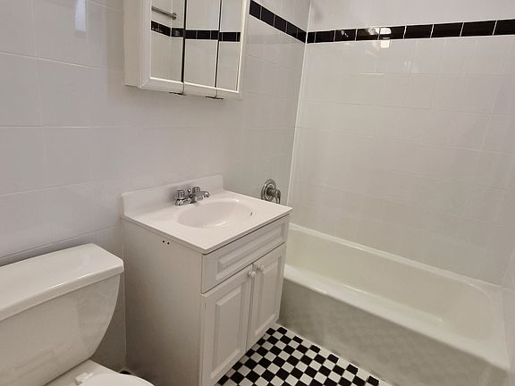 4th image of 202 W 106th St APT 57