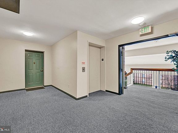 4th image of 512 Limerick Cir Unit 404