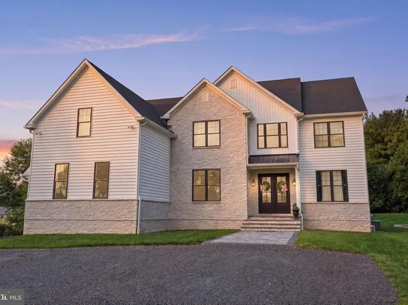 2640 Windy Bush Rd, Newtown, PA 18940