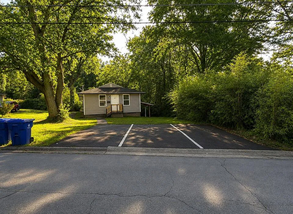 218 Fisk Ave #1