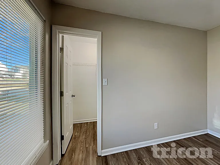 143 Markham Dr — Photo 17