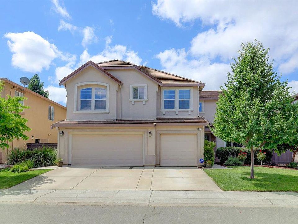 1st image of 221 Lyman Cir