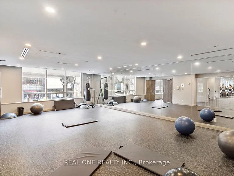16 Harbour St #3511 — Photo 40