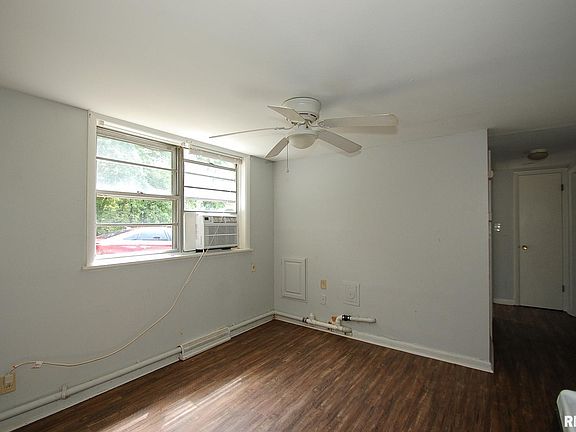 4th image of 2330 N Flora Ave
