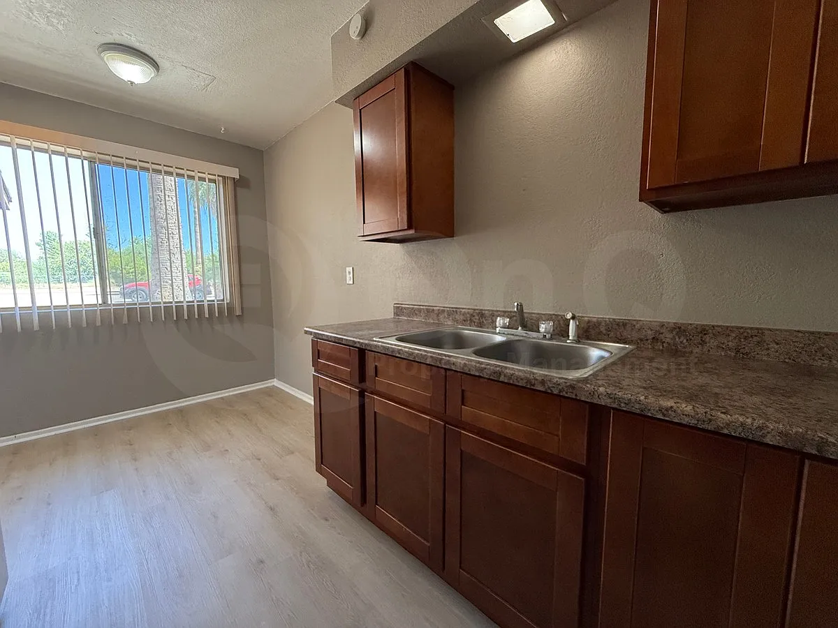2 bed, 1.0 bath, 800 sqft, $1,049 — Photo 4