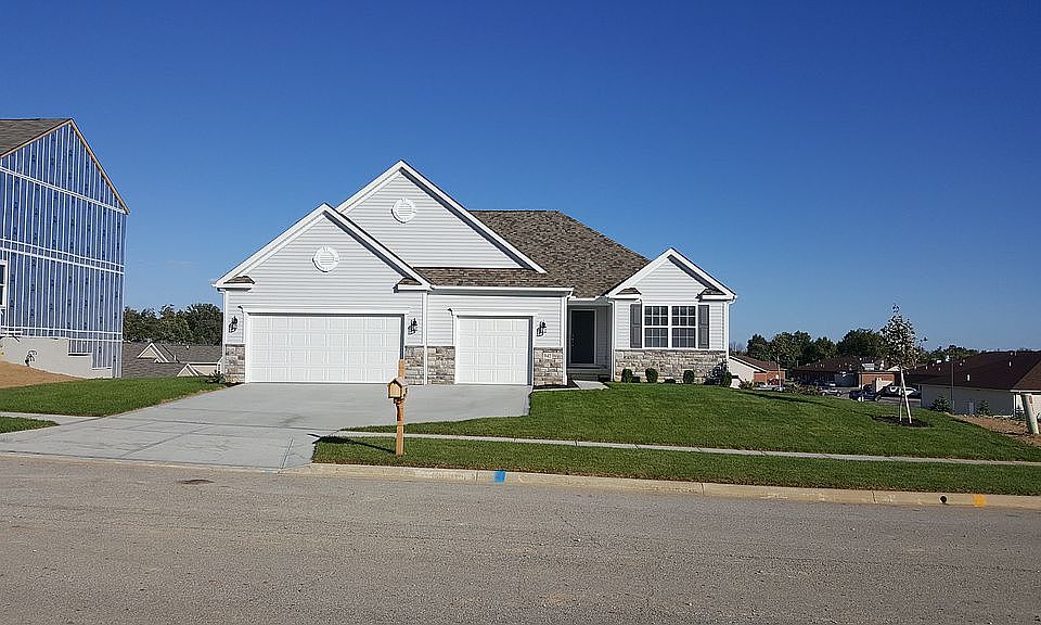 1st image of 942 Thorn Hill Pl