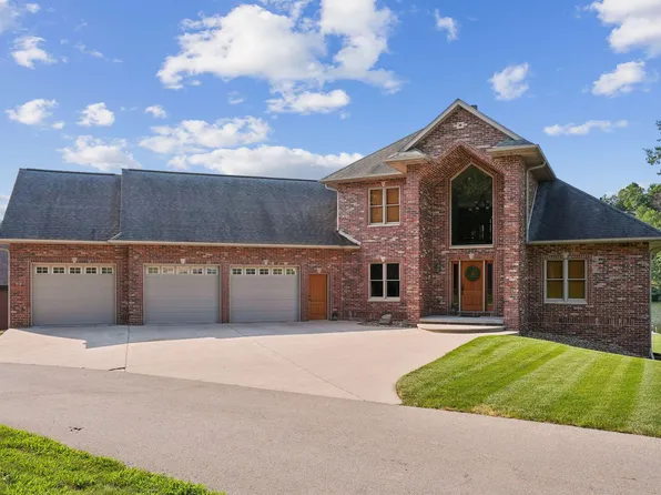 22666 262nd St, Delhi, IA 52223