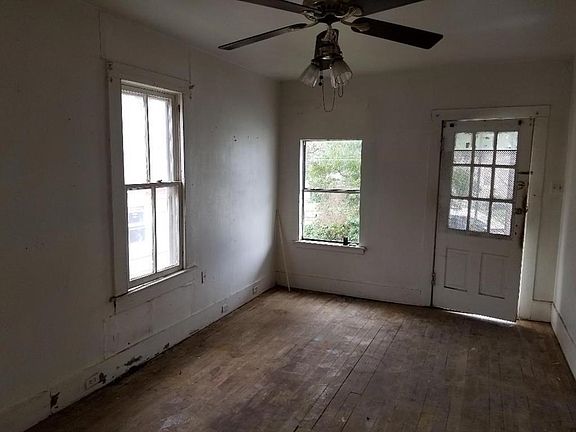 3rd image of 5023 Avenue L